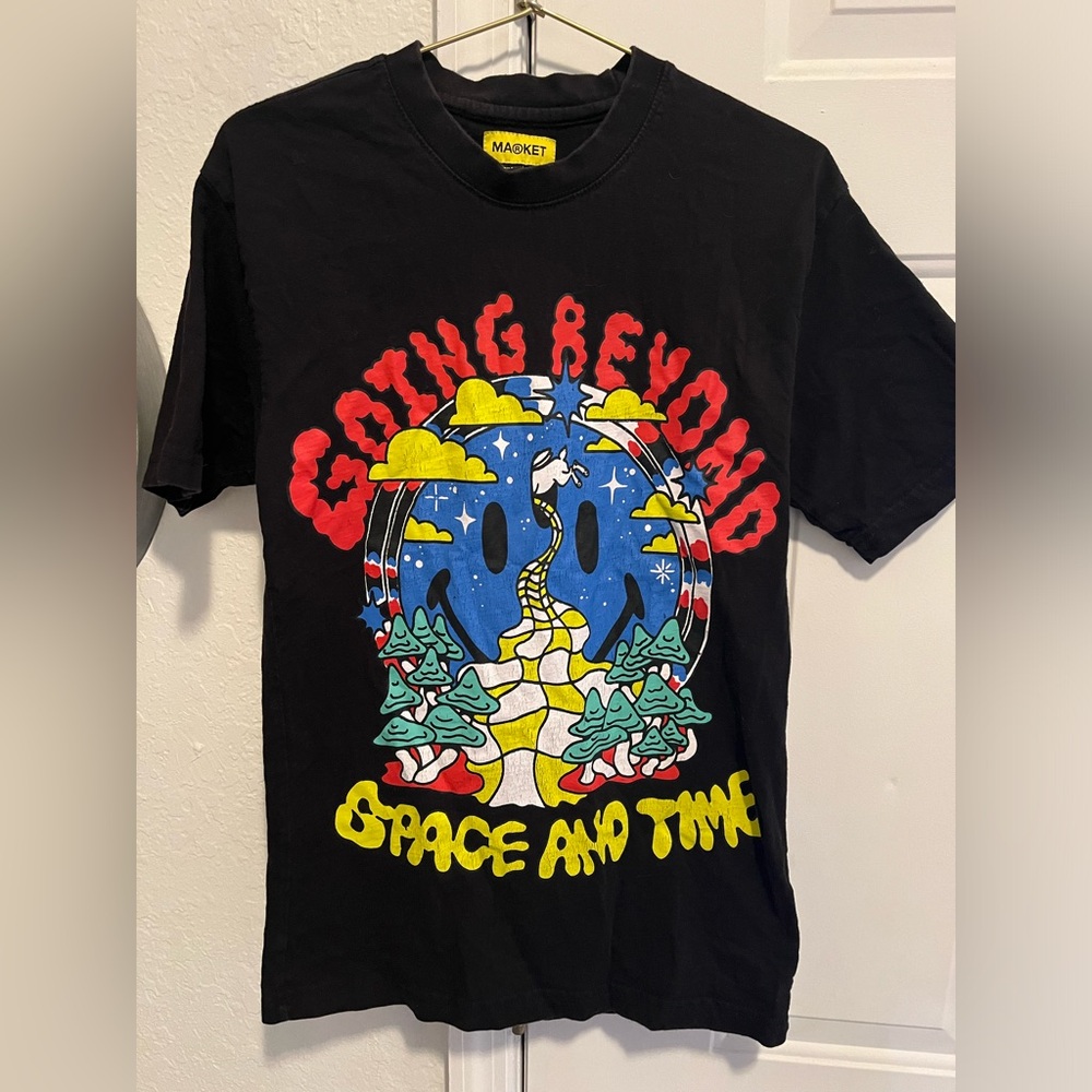 Mens size small market smiley going beyond space and time t shirt